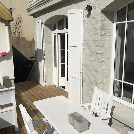 Touquettoise: Beachside Historic Retreat With Garden Villa