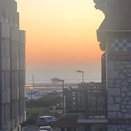 Touquettoise: Beachside Historic Retreat With Garden Villa Le Touquet